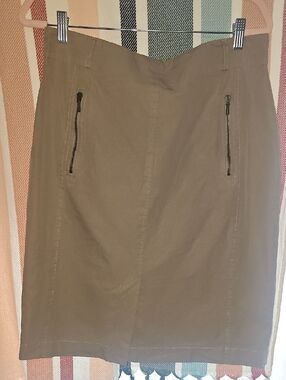 Akris Punto Pencil Skirt with Zip Pocket Detail